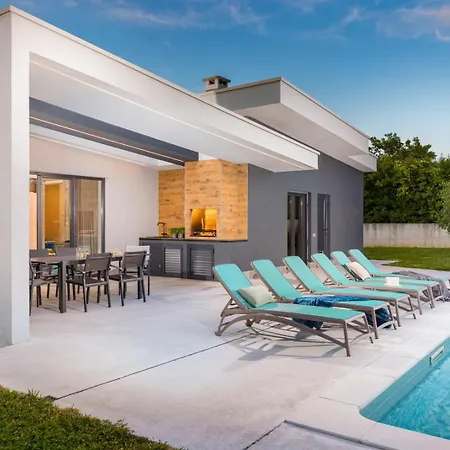 فيلة Mariva Žminj