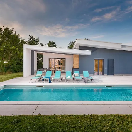 Mariva فيلة Žminj